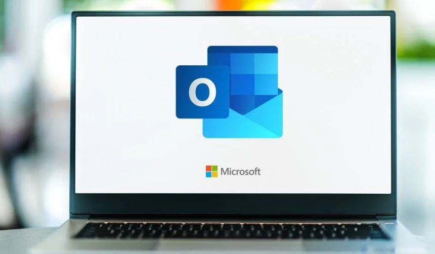 Outlook pourra bientôt bloquer l’envoi d’un mail si vous avez laissé des fautes